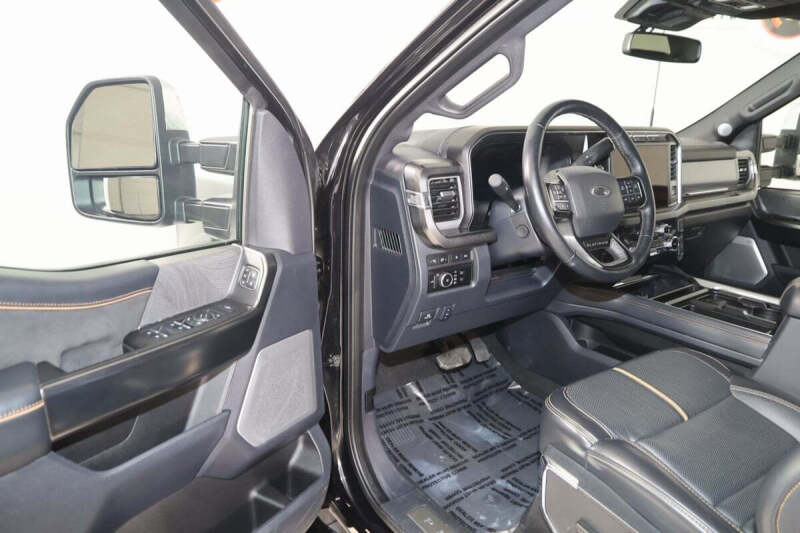 2024 Ford F-350 Super Duty Platinum