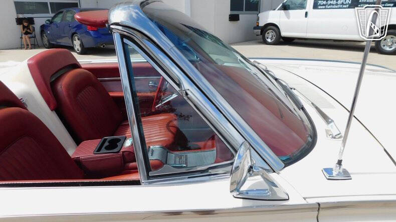 1962 Ford Thunderbird