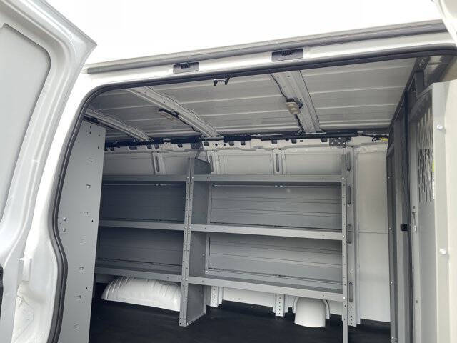 2025 Chevrolet Express 3500
