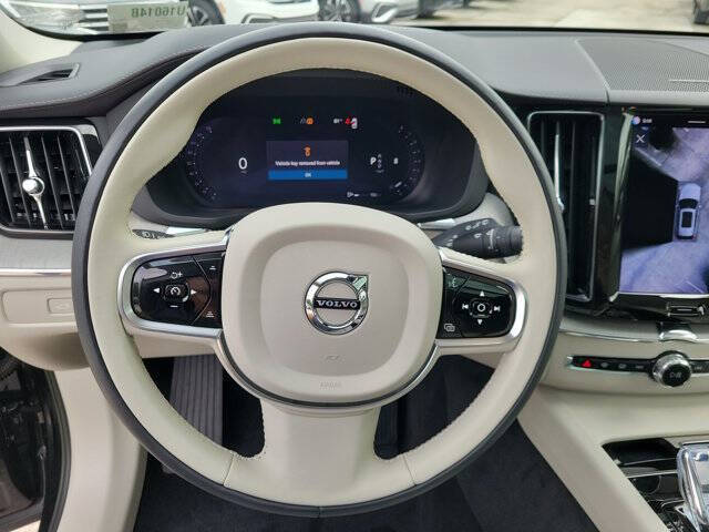 2023 Volvo XC60 B5 Ultimate Bright Theme
