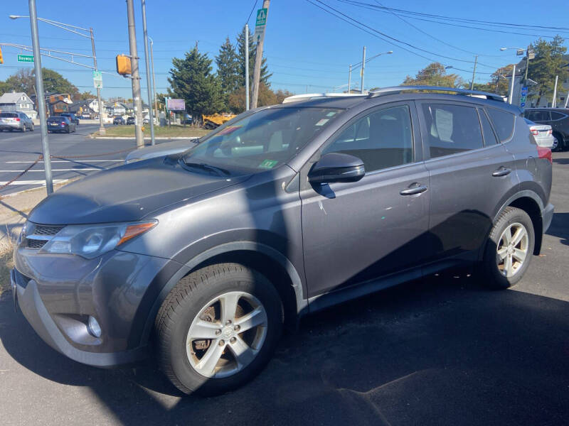 Toyota RAV4's photo