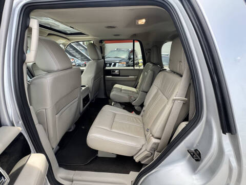 2017 Lincoln Navigator Select