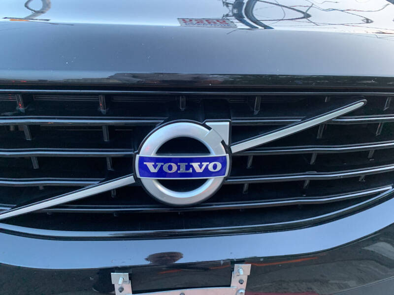 2016 Volvo XC60 T6 Drive-E R-Design