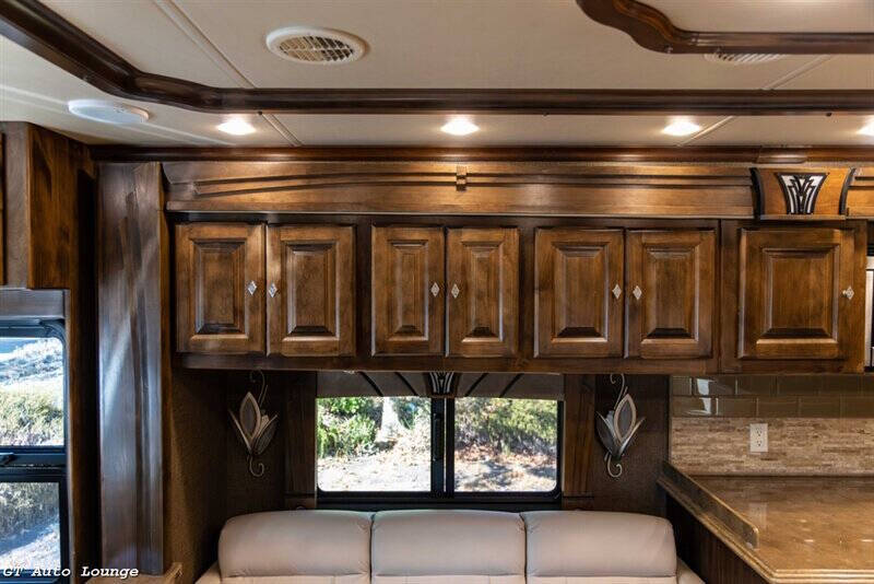 2016 Freightliner XCM Chassis 28