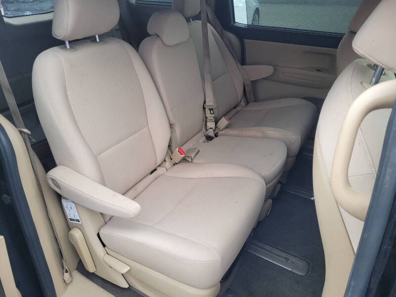 2016 Kia Sedona LX