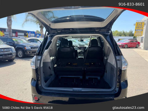 2013 Toyota Sienna SE 8-Passenger