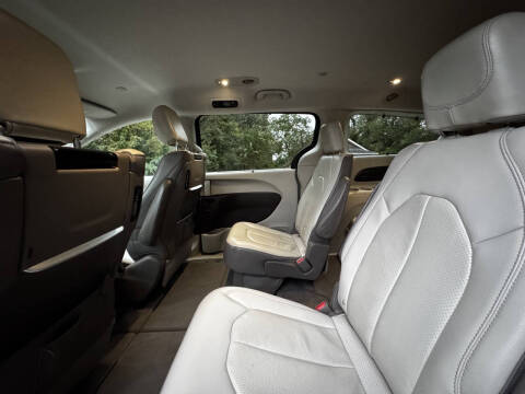 2017 Chrysler Pacifica Touring-L Plus