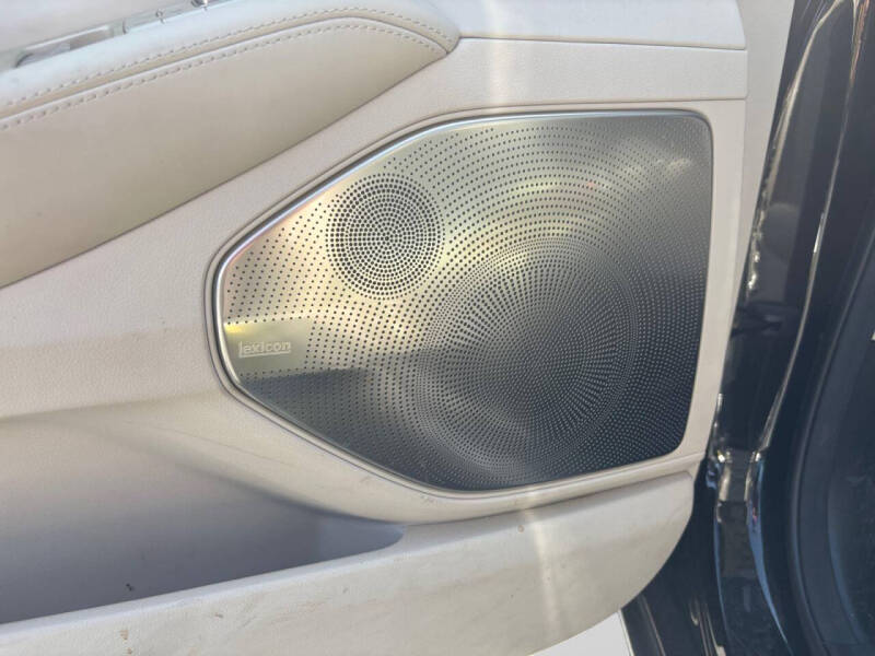 2019 Genesis G90