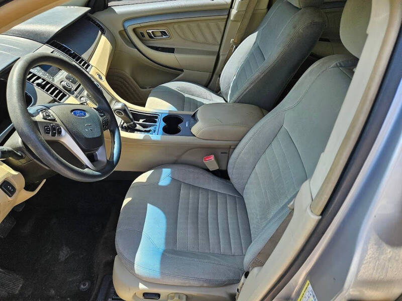 2015 Ford Taurus SE