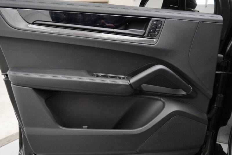 2025 Porsche Cayenne GTS Coupe