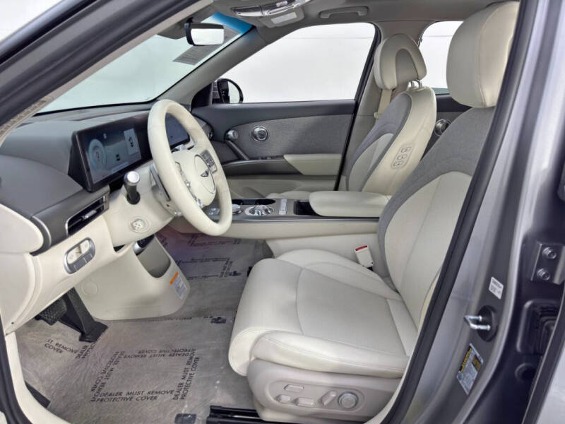 2024 Genesis GV60 Standard