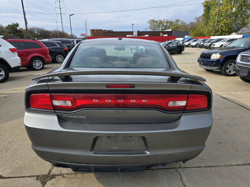 2011 Dodge Charger SE photo 4