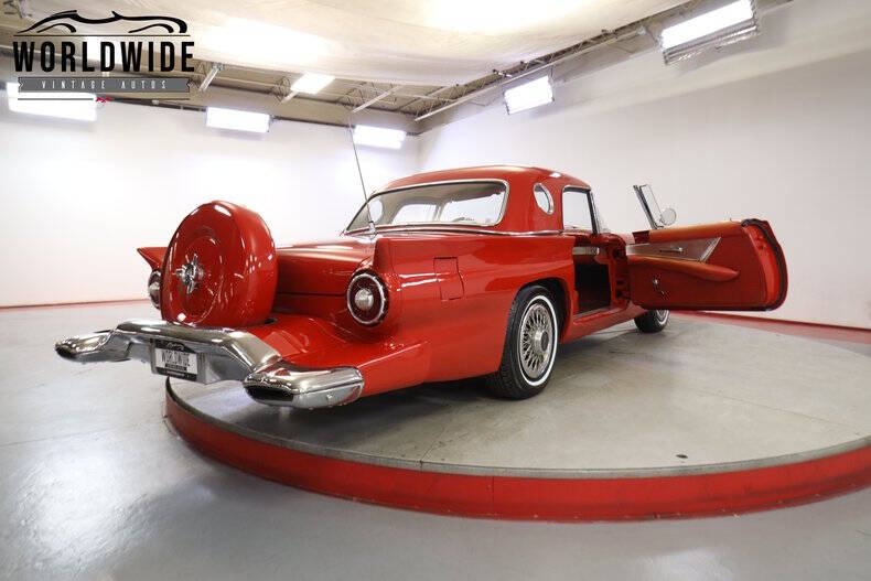 1957 Ford Thunderbird