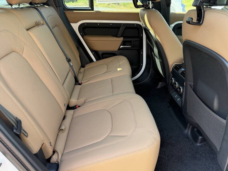 2026 Land Rover Defender 110 P300 S