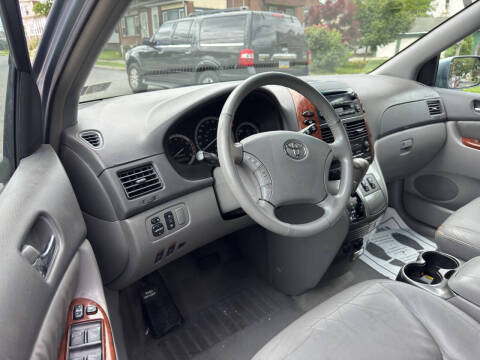 2004 Toyota Sienna XLE Limited 7 Passenger