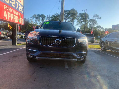 2016 Volvo XC90 T6 Momentum