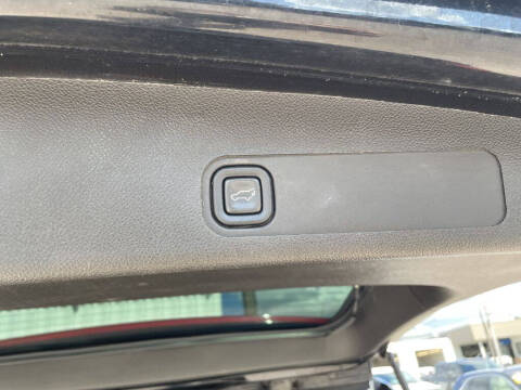 2013 Cadillac Escalade Platinum Edition