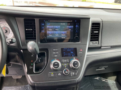 2015 Toyota Sienna SE 8-Passenger