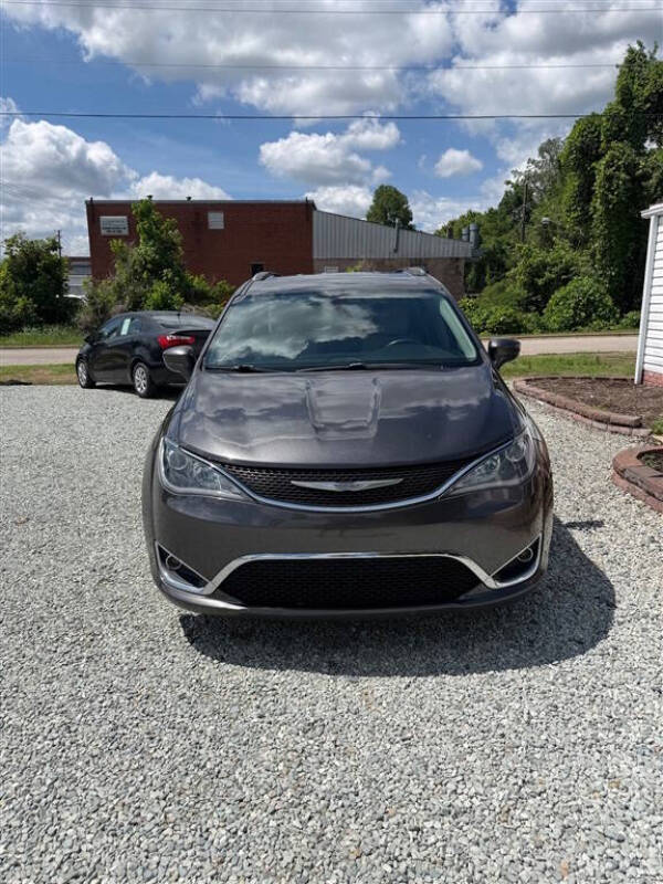 2017 Chrysler Pacifica Touring-L Plus