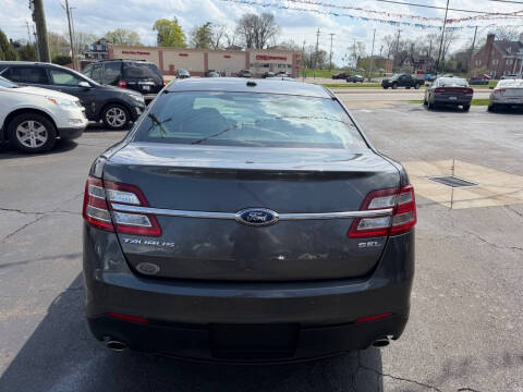 2015 Ford Taurus SEL