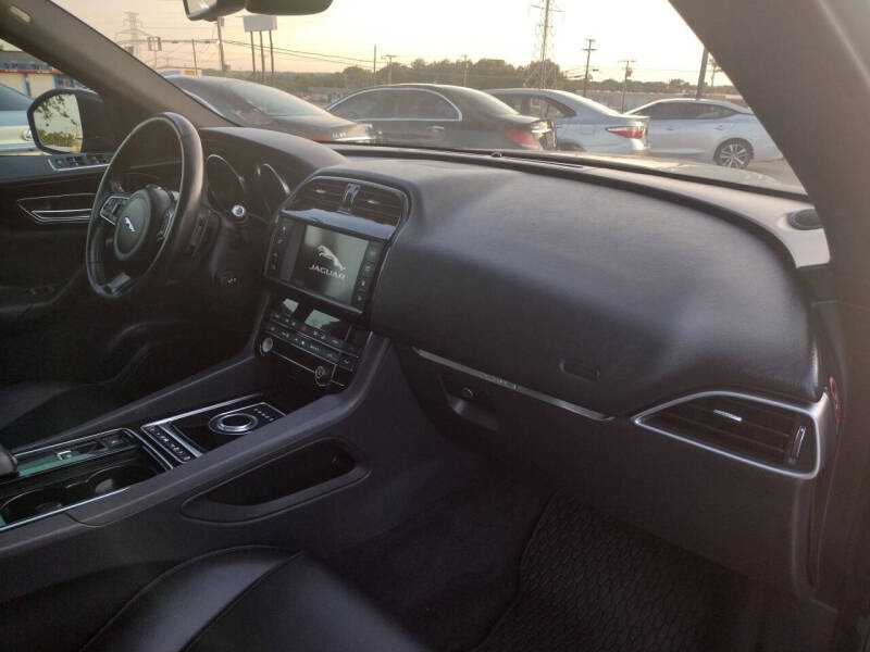 2018 Jaguar F-PACE 25t Premium