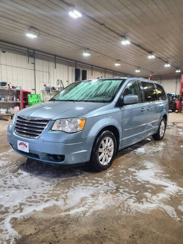 2009 Chrysler Town and Country for sale at WESTSIDE GARAGE LLC in Keokuk IA