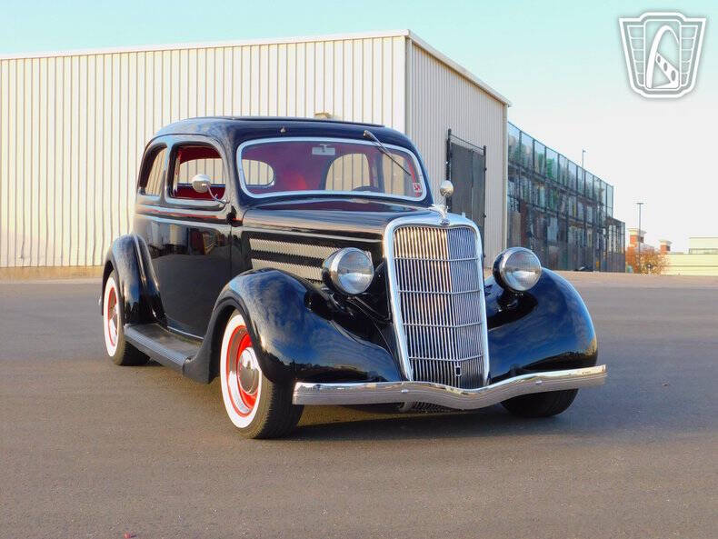1935 Ford Tudor