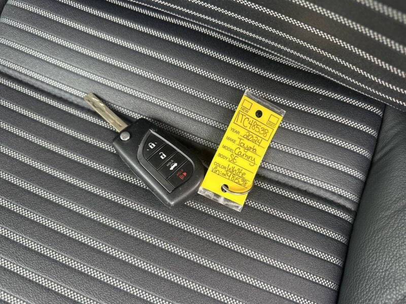 2024 Toyota Camry SE