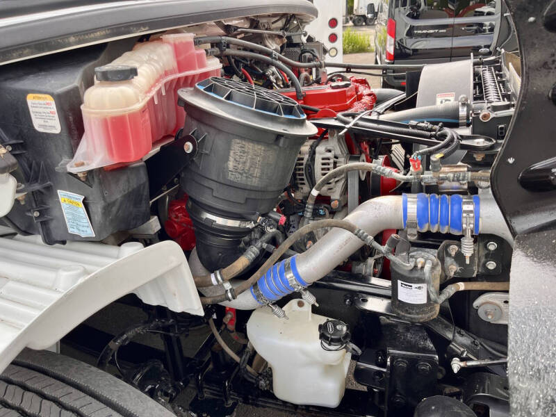 2013 Freightliner M2 106