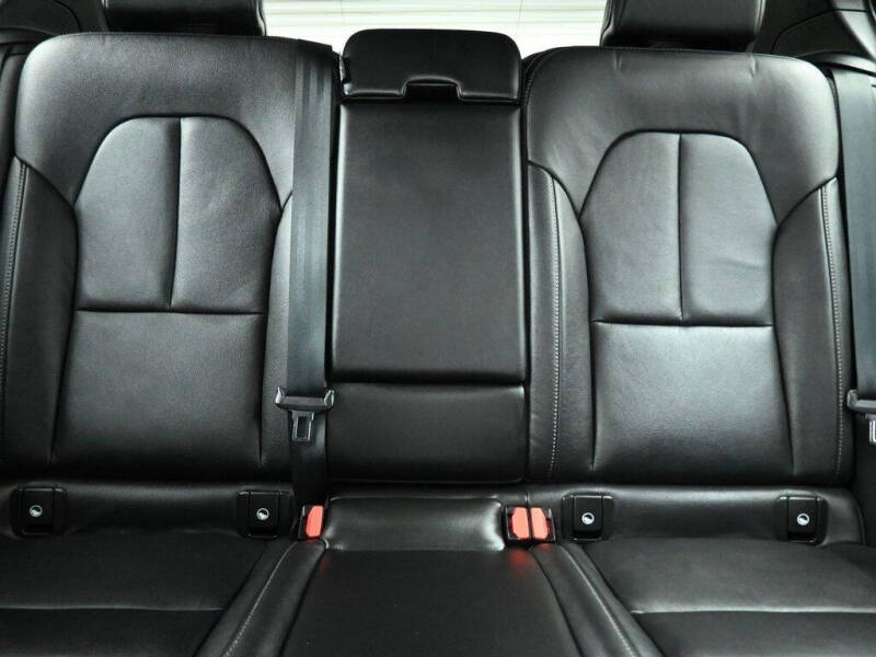 2021 Volvo XC40 T5 Momentum