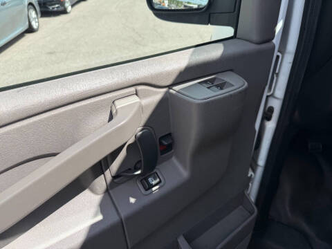 2017 GMC Savana LS 3500