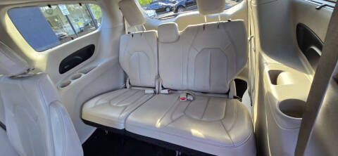 2017 Chrysler Pacifica Touring-L Plus