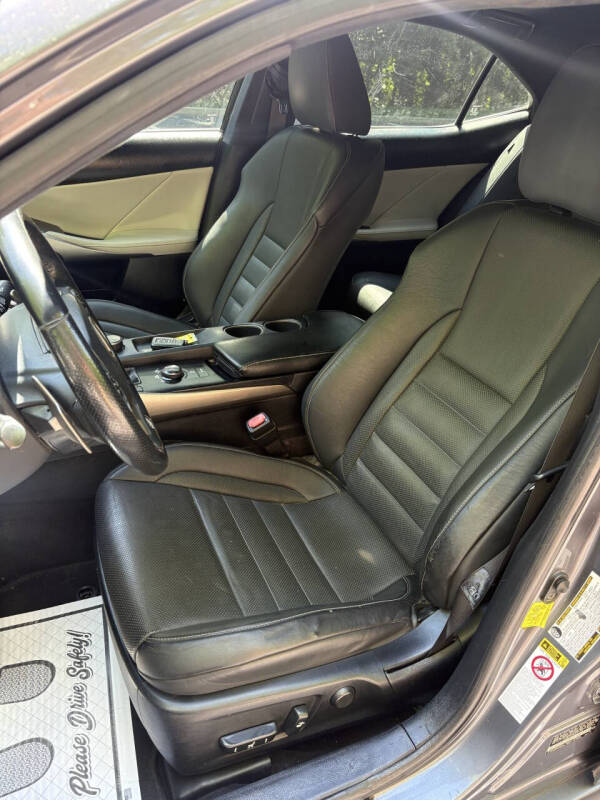 2014 Lexus IS 350 - Photo 17