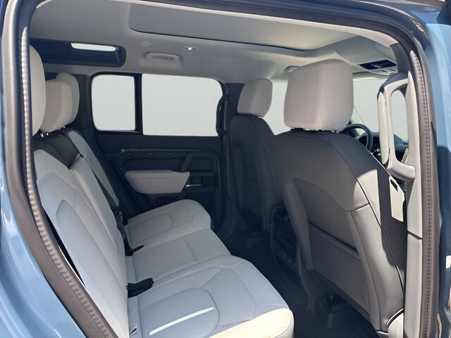 2025 Land Rover Defender 110 P300 S