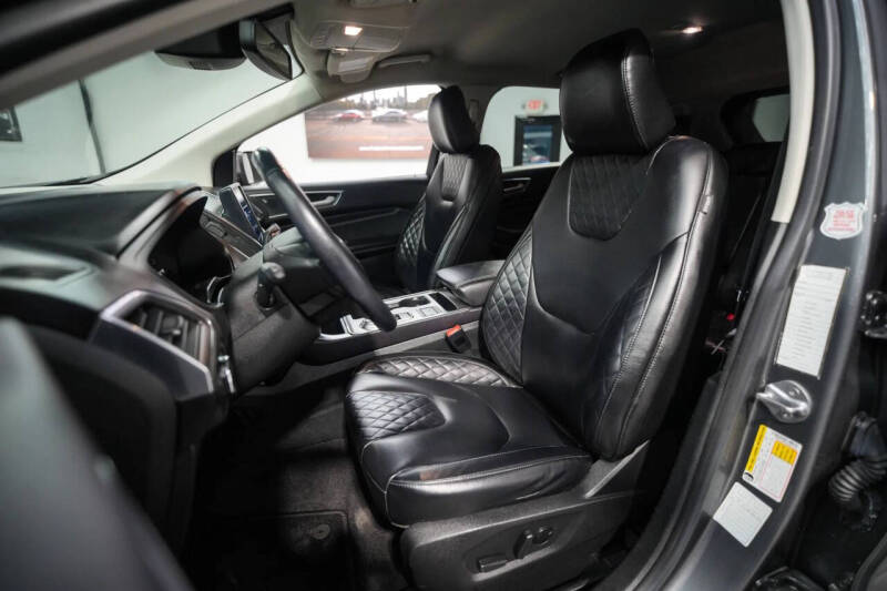 2023 Ford Edge Titanium