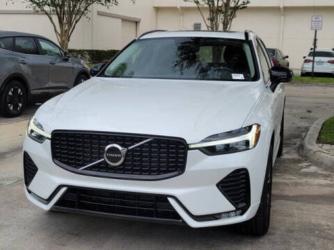 2024 Volvo XC60 B5 Core Dark Theme