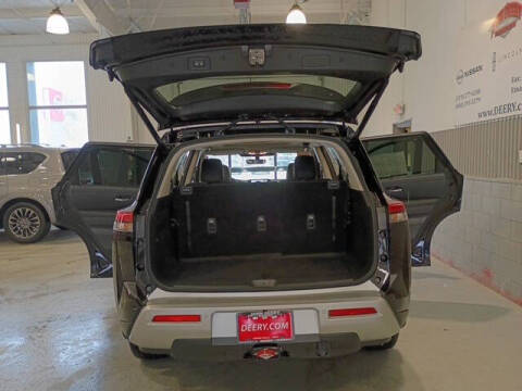 2025 Nissan Pathfinder SL