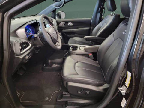 2023 Chrysler Pacifica Plug-In Hybrid Touring L