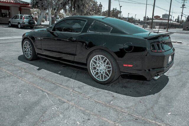 2014 Ford Mustang V6 photo 2