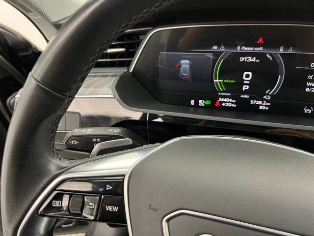 2023 Audi e-tron quattro Premium