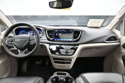 2022 Chrysler Pacifica Touring L