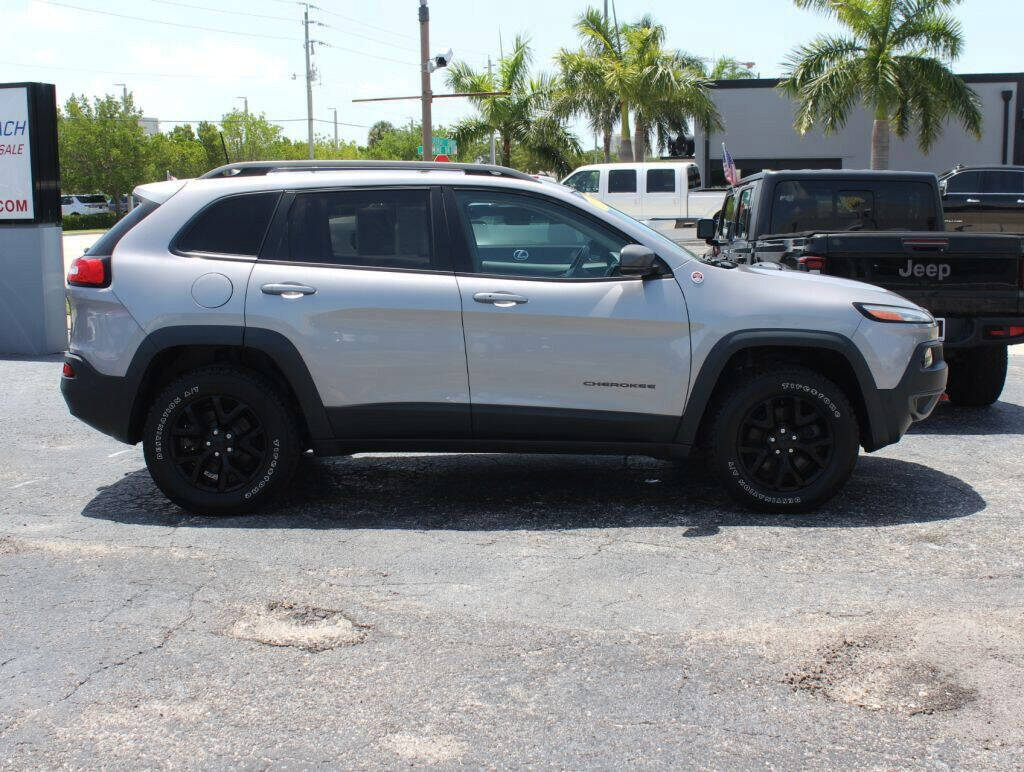 2018 JEEP Cherokee SUV / Crossover - $22,495