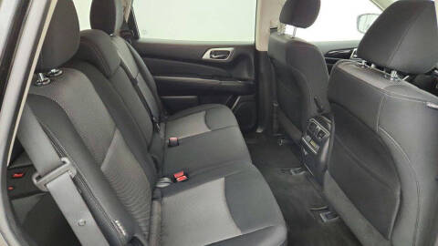 2020 Nissan Pathfinder S