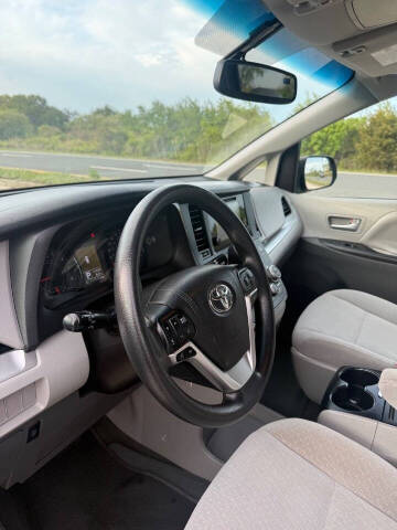 2017 Toyota Sienna LE 7-Passenger