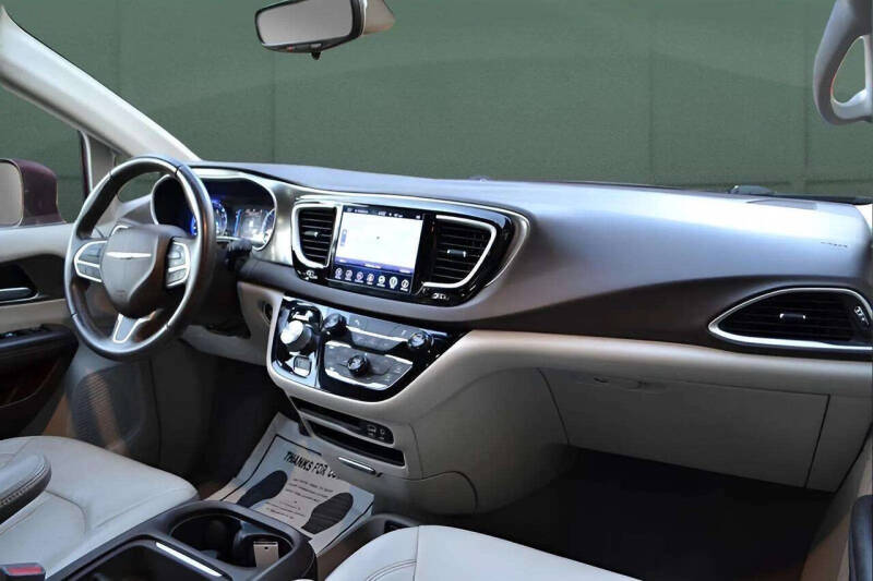 2017 Chrysler Pacifica Touring-L