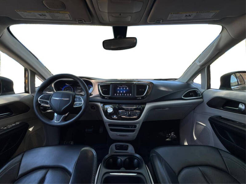 2020 Chrysler Voyager LXi