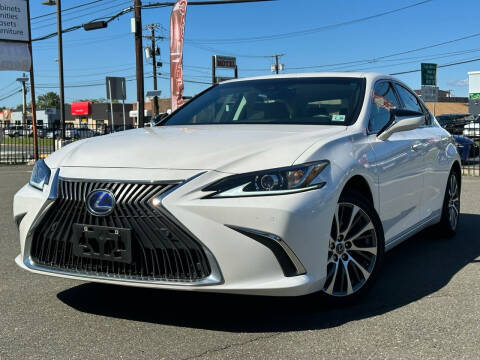 2021 Lexus ES 300h for sale at MAGIC AUTO SALES in Little Ferry NJ
