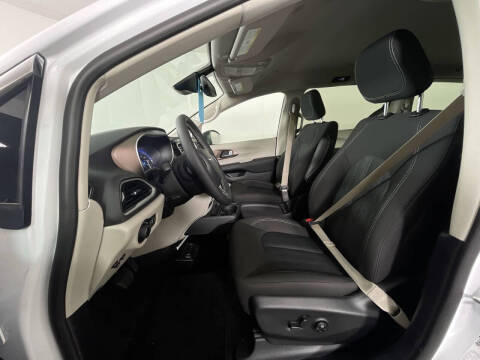 2024 Chrysler Voyager LX