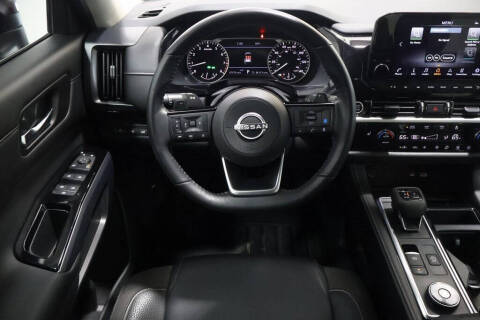 2023 Nissan Pathfinder SL