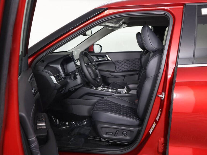 2025 Mitsubishi Outlander PHEV SEL